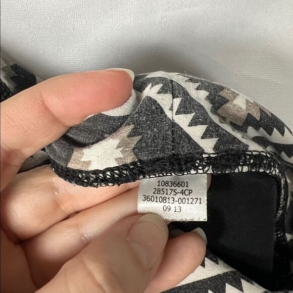 PINK Victoria's Secret Black and White Geometric Leggings 2013 Small - Picture 4 of 5